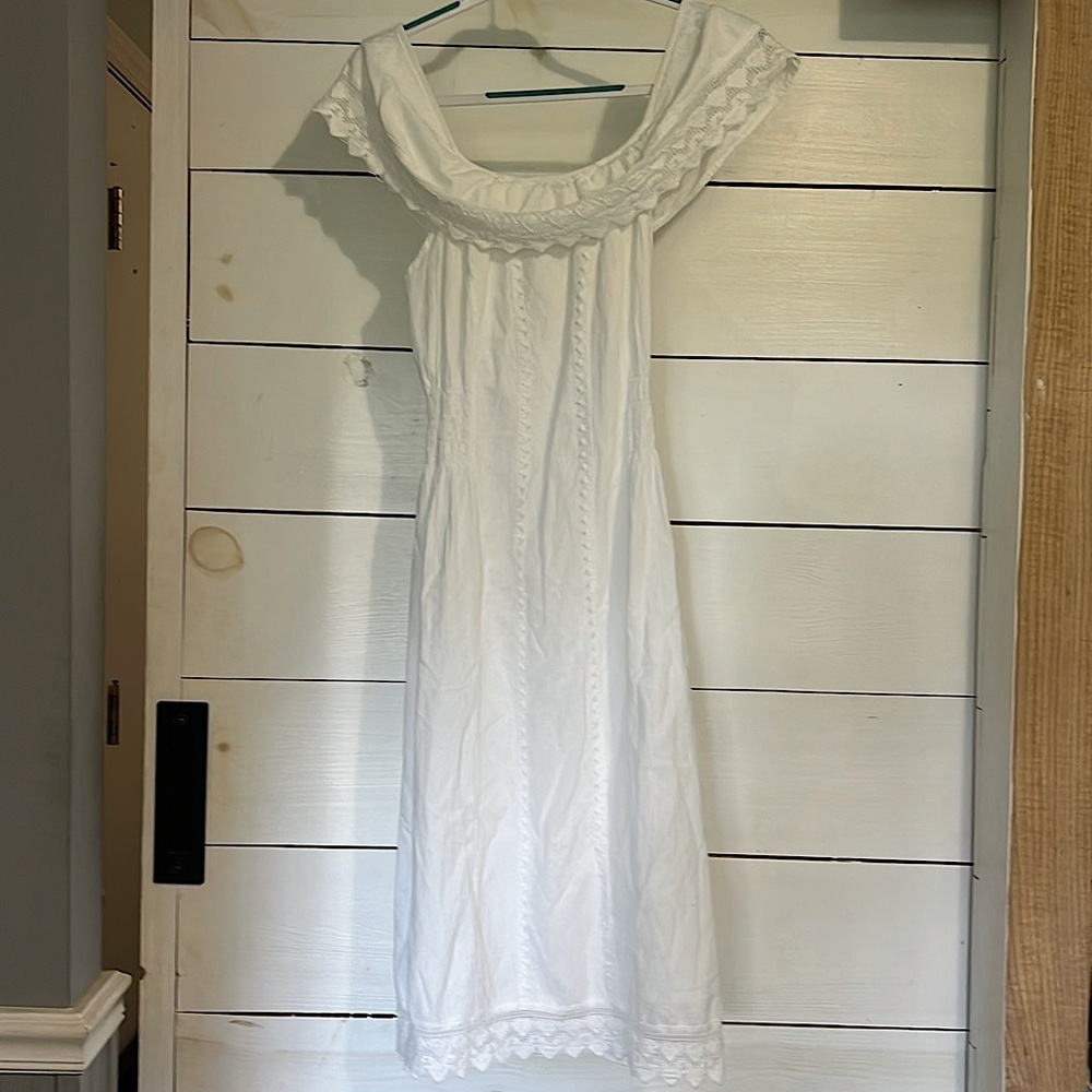 Off the shoulder white lace dress by Seaspice